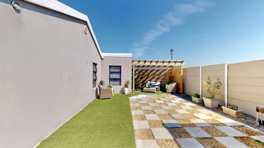 4 Bedroom Property for Sale in Rondevlei Park Western Cape